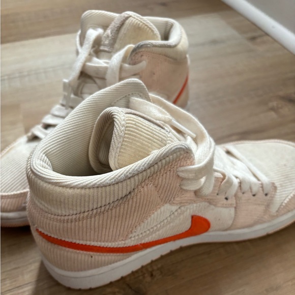 Nike Women's Air Jordan 1 Mid SE Corduroy Sail Orange - Picture 5 of 6